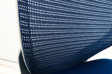 バロンチェア 中古 2015年製 オカムラ ローバック シルバーフレーム 肘無 中古オフィス家具 ミディアムブルー CP33DW-FEF4画像