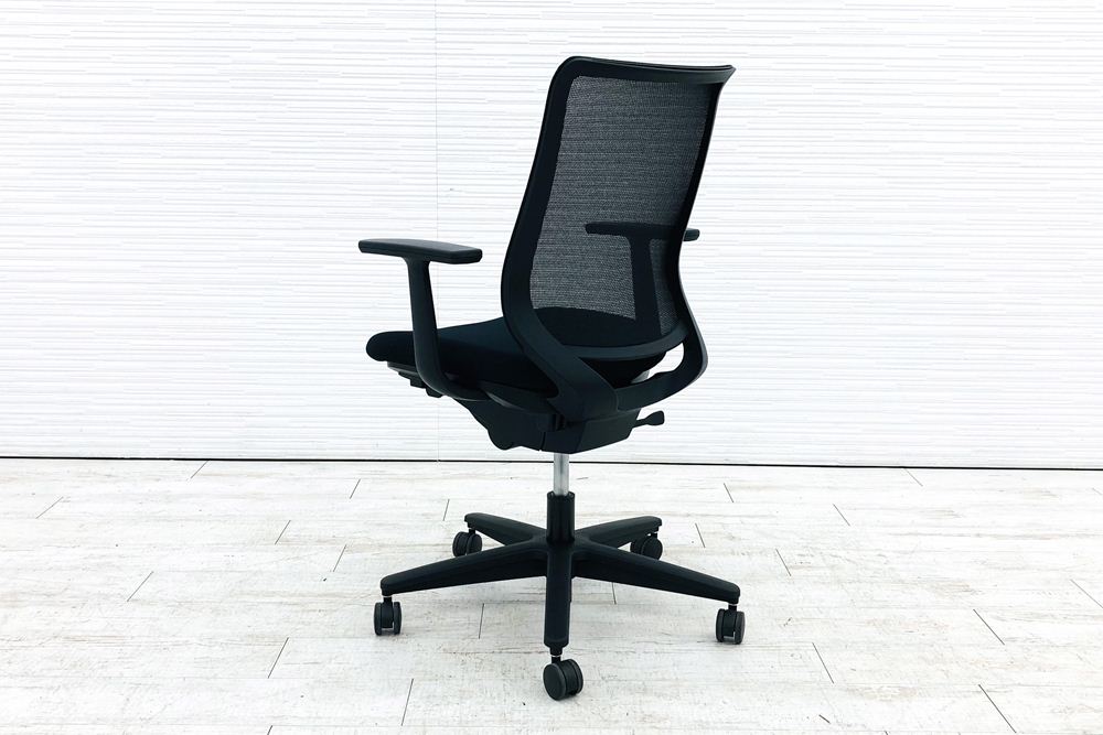 コクヨ ミトラチェア 2020年製 中古 KOKUYO 背メッシュ 固定肘 中古事務椅子 中古オフィス家具 ブラック画像