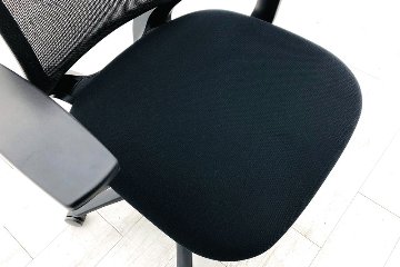 コクヨ ミトラチェア 2020年製 中古 KOKUYO 背メッシュ 固定肘 中古事務椅子 中古オフィス家具 ブラック画像