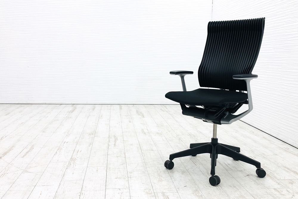 スピーナチェア イトーキ 中古 2022年製 事務椅子 エラストマーバック スピーナ 固定肘 中古オフィス家具 ブラック KE-755GV-T1T1T1の画像