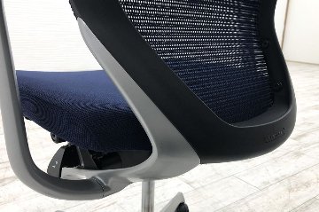 オカムラ バロンチェア ハイバック 中古 2016年製 中古オフィス家具 固定肘 座クッション デザインアーム ダークブルー画像