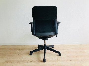 アガタS コクヨ 中古 オフィスチェア 中古オフィス家具 クッション 背メッシュ KOKUYO 可動肘 ローバック ブルーの画像