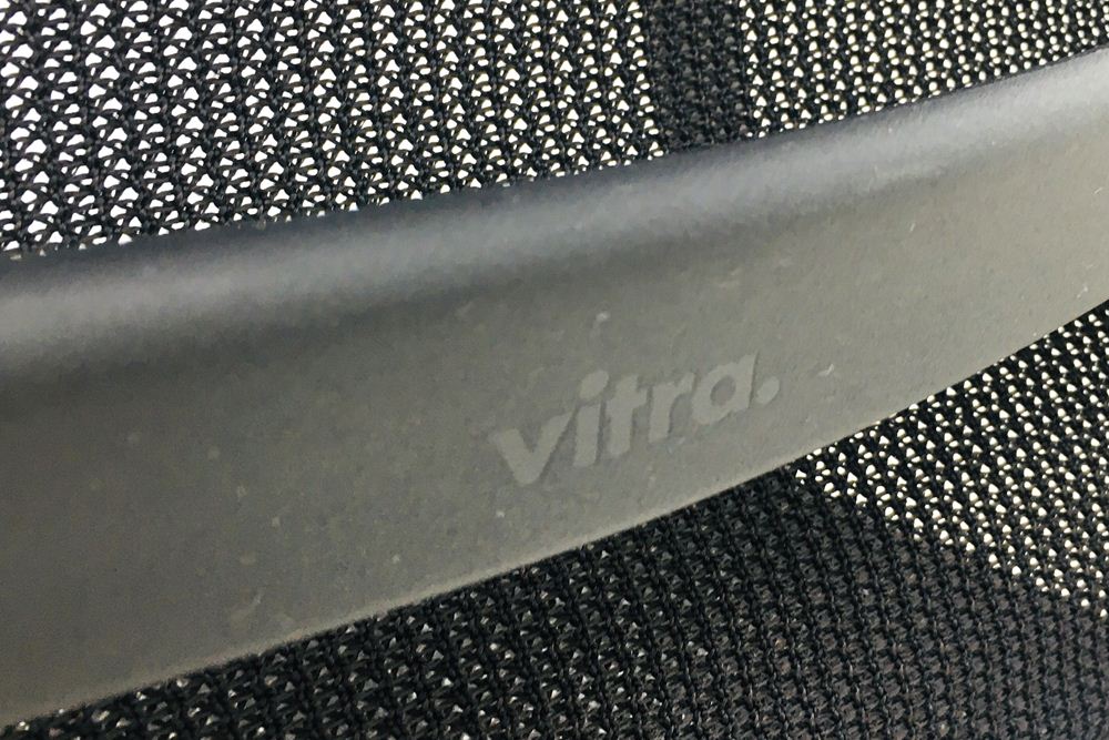ヴィトラ フィジックスチェア 中古 2018年製 Vitra Physix 肘付 中古オフィス家具 メッシュ アルベルト・メダ ブラック画像