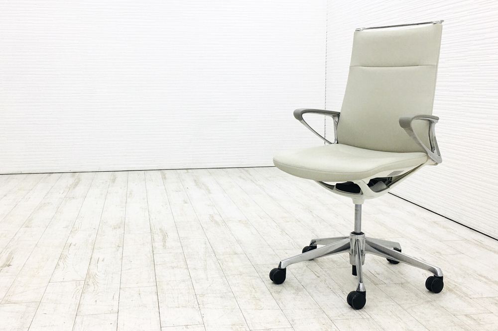 オカムラ モードチェア 中古 2017年製 ハイバック デザインアーム レザー 中古オフィス家具 CA88ZZ PC18 ホワイトの画像