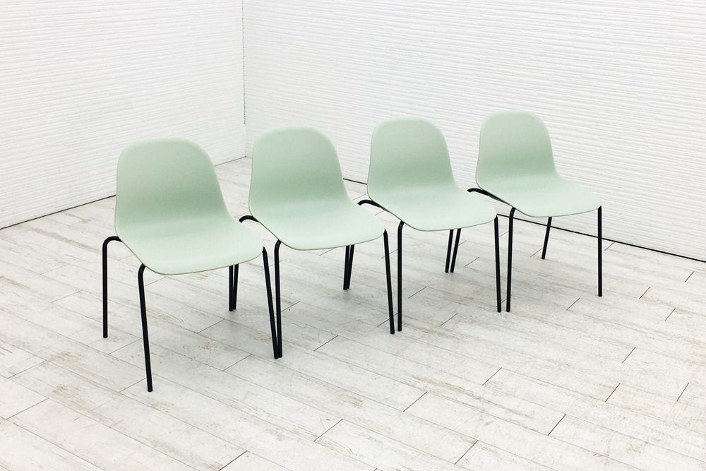 スタッキングチェア ミーティングチェア イトーキ  nino(ニーノチェア)シリーズ 【4脚セット】 事務椅子 会議椅子 中古オフィス家具 多目的チェアの画像