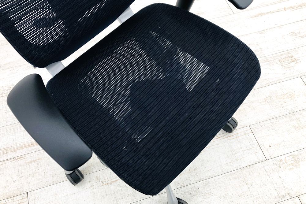 バロンチェア 2021年製 オカムラ エクストラハイバック メッシュ 可動肘 高機能チェア 中古オフィス家具 可動ヘッドレスト ダークブルー