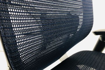 バロンチェア 2021年製 オカムラ エクストラハイバック メッシュ 可動肘 高機能チェア 中古オフィス家具 可動ヘッドレスト ダークブルー画像