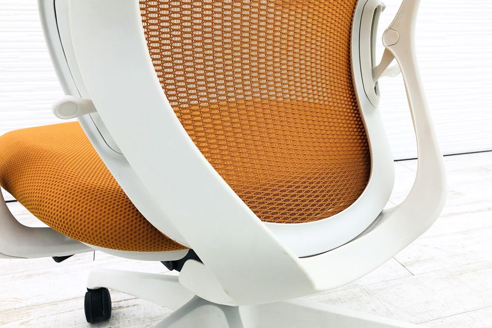 オカムラ シルフィーチェア 中古 2016年製 エクストラハイバック 可動肘 Sylphy 中古オフィス家具 C685XW-FMR8 オレンジ画像