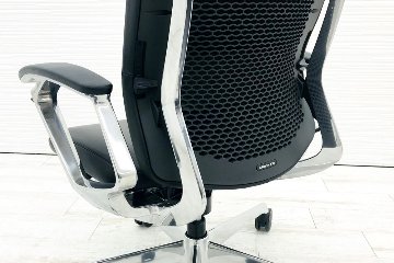 オカムラ デュークチェア 中古 2017年製 エクストラハイバック デューク 高機能チェア 中古オフィス家具 革 ブラック CZ87ZX画像