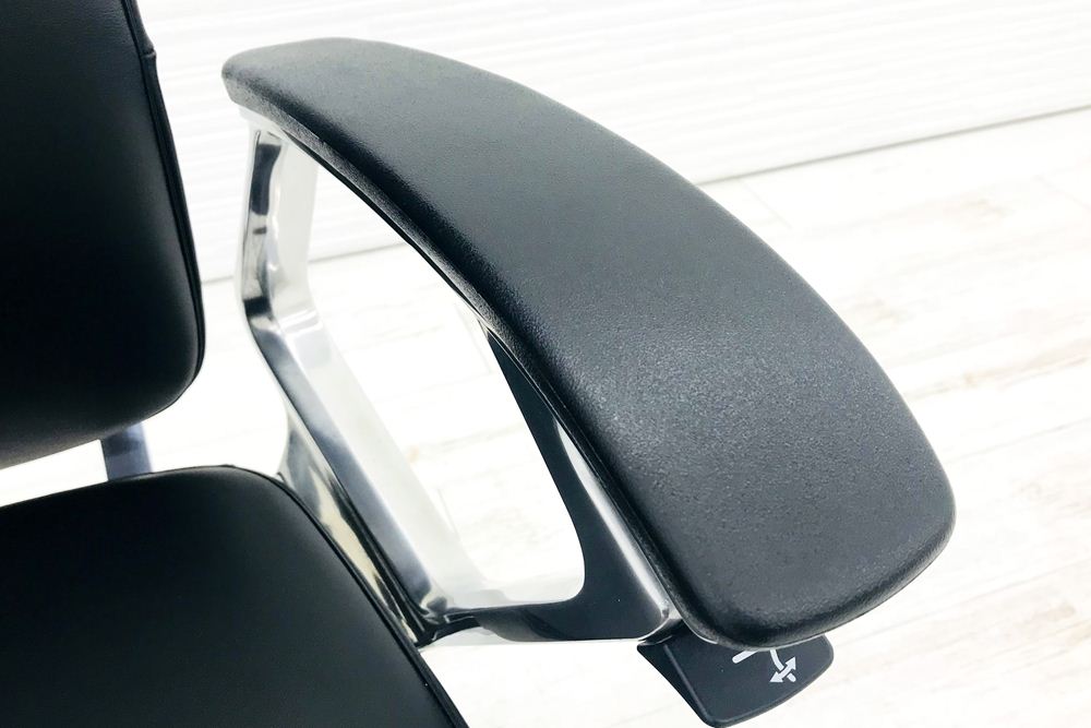 デュークチェア 2017年製 中古 オカムラ エクストラハイバック デューク 高機能チェア 中古オフィス家具 革 ブラック CZ87ZXの画像