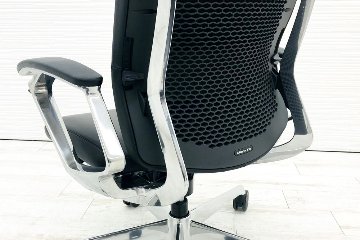 デュークチェア 2017年製 中古 オカムラ エクストラハイバック デューク 高機能チェア 中古オフィス家具 革 ブラック CZ87ZXの画像