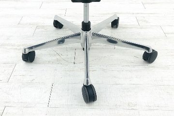 デュークチェア 2017年製 中古 オカムラ エクストラハイバック デューク 高機能チェア 中古オフィス家具 革 ブラック CZ87ZXの画像