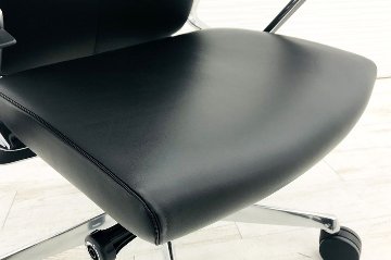 デュークチェア 2017年製 中古 オカムラ エクストラハイバック デューク 高機能チェア 中古オフィス家具 革 ブラック CZ87ZXの画像