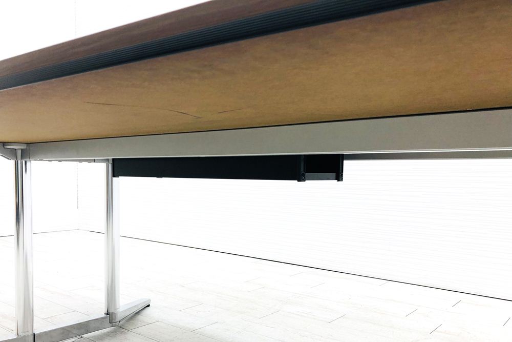 オカムラ ラティオ 中古 舟形天板 幅2400 大型会議テーブル ミーティングテーブル 会議机 中古オフィス家具 2400/1200/720画像