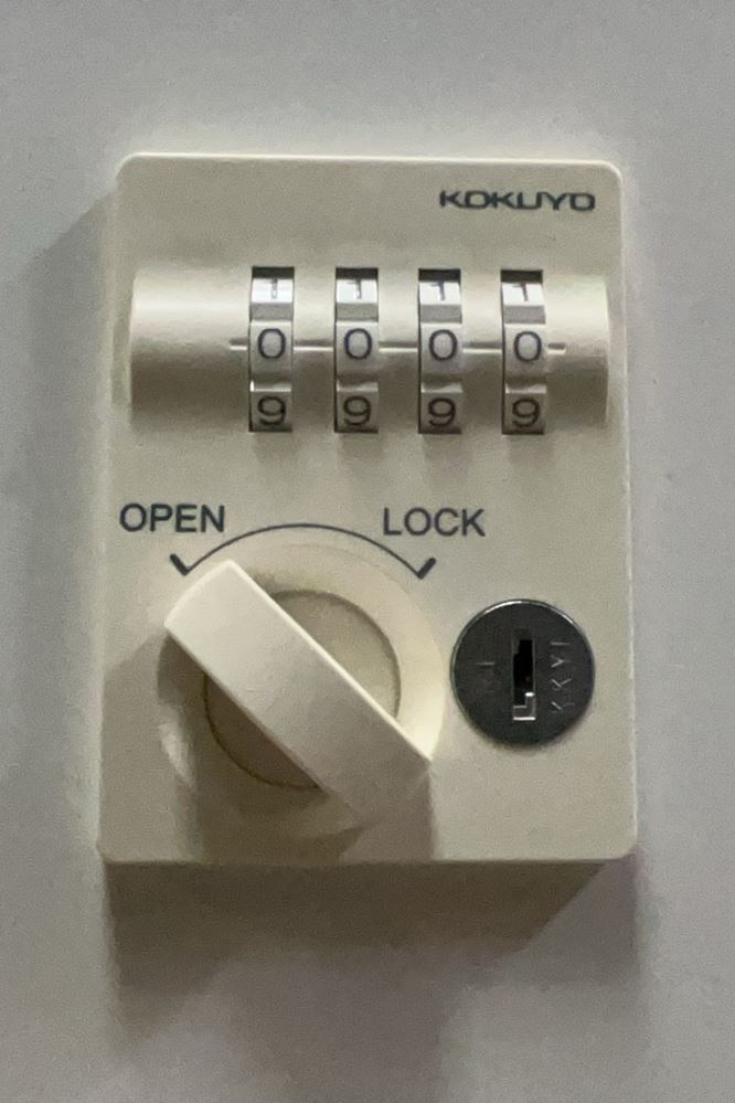 4人用ロッカー 中古 コクヨ ホワイト エディア パーソナルロッカー 中古オフィス家具 ダイヤル錠 900/450/1240の画像