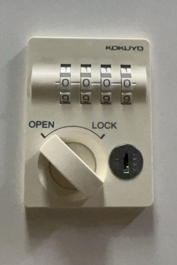 4人用ロッカー 中古 コクヨ ホワイト エディア パーソナルロッカー 中古オフィス家具 ダイヤル錠 900/450/1240の画像