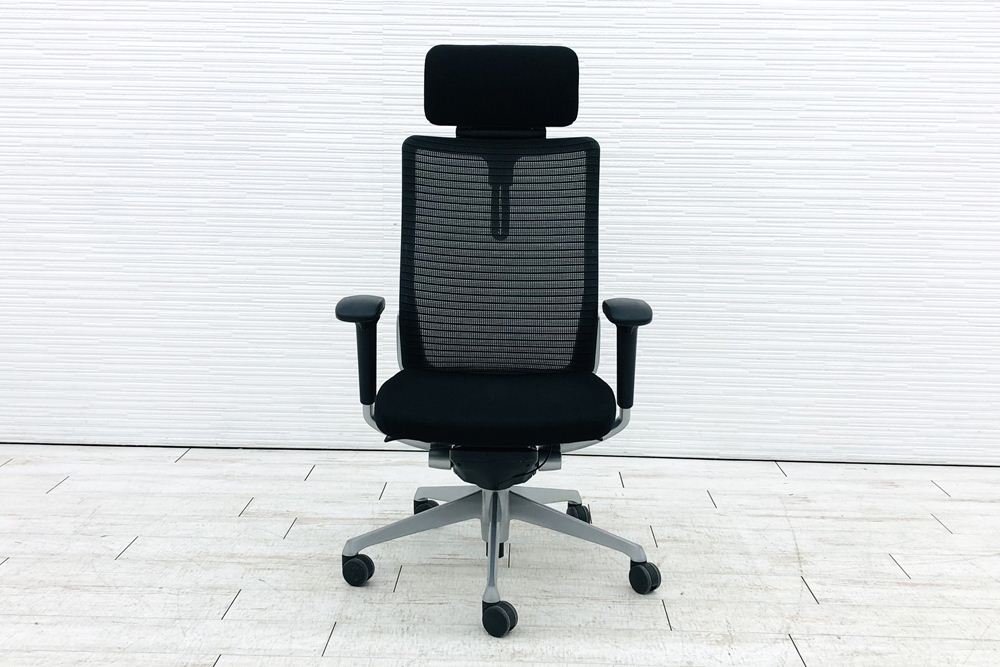 オカムラ コーラルチェア 中古 エクストラハイバック メッシュ 可動肘 ヘッドレスト付 中古オフィス家具 ブラックの画像