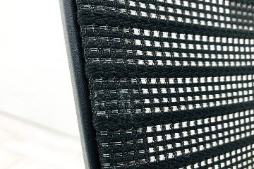 オカムラ コーラルチェア 中古 エクストラハイバック メッシュ 可動肘 ヘッドレスト付 中古オフィス家具 ブラックの画像