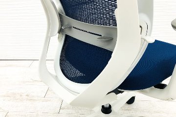 オカムラ シルフィーチェア 中古 2020年製 エクストラハイバック 可動肘 Sylphy 中古オフィス家具 ミディアムブルー画像