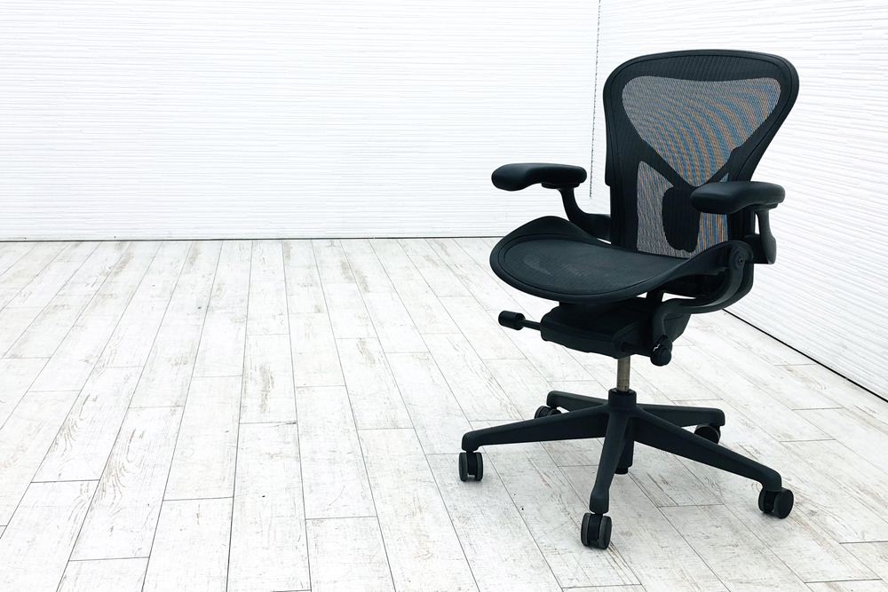 ハーマンミラー アーロンチェア リマスタード Aサイズ ライトシリーズ 中古 2018年製 Herman Miller Aeron Chairs 中古オフィス家具 グラファイト画像