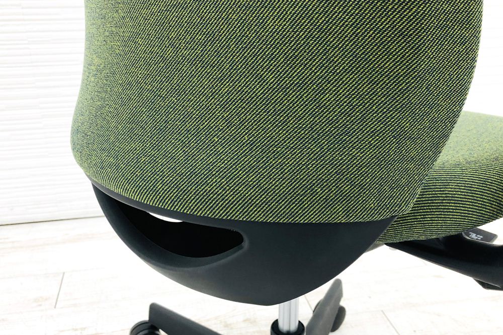 オカムラ ポータムチェア 未使用中古品 中古 2023年製 スタンダードバック 可動肘 中古オフィス家具 ダークグリーンの画像