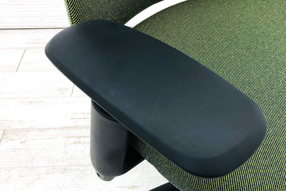 オカムラ ポータムチェア 未使用中古品 中古 2023年製 スタンダードバック 可動肘 中古オフィス家具 ダークグリーンの画像