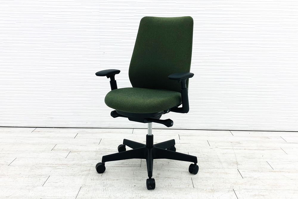 オカムラ ポータムチェア 未使用中古品 中古 2023年製 スタンダードバック 可動肘 中古オフィス家具 ダークグリーンの画像