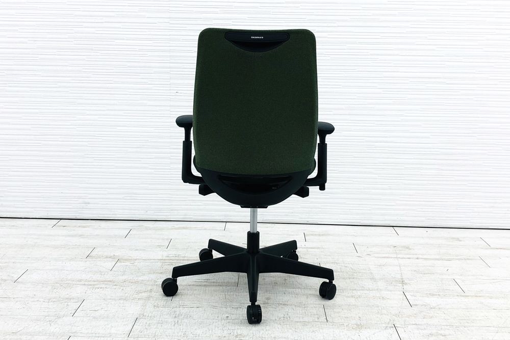 オカムラ ポータムチェア 未使用中古品 中古 2023年製 スタンダードバック 可動肘 中古オフィス家具 ダークグリーンの画像