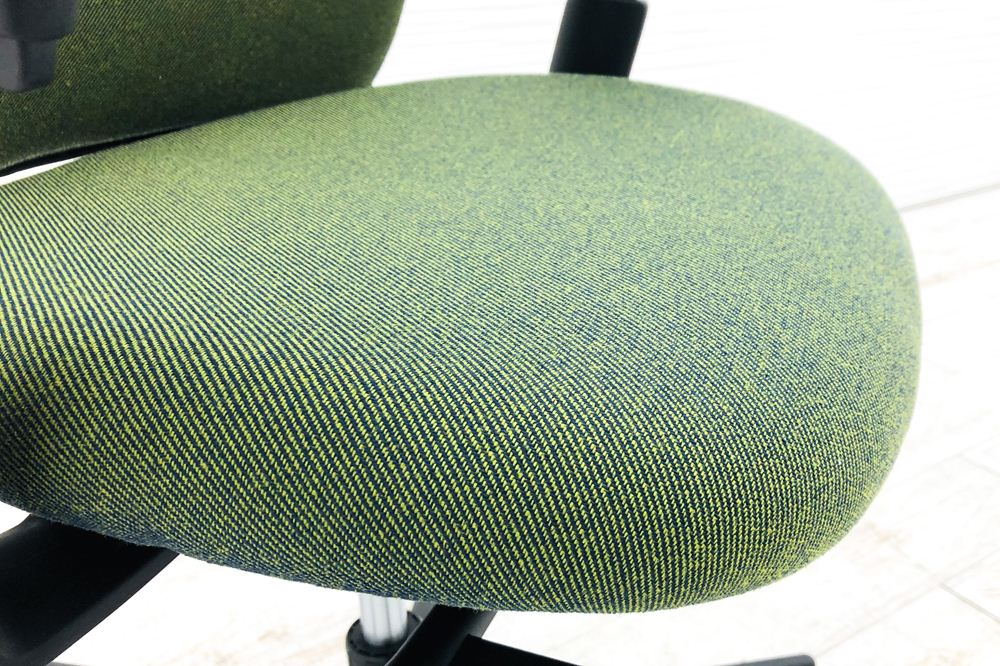オカムラ ポータムチェア 未使用中古品 中古 2023年製 スタンダードバック 可動肘 中古オフィス家具 ダークグリーンの画像