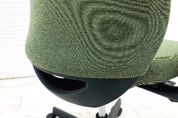 オカムラ ポータムチェア 未使用中古品 中古 2023年製 スタンダードバック 可動肘 中古オフィス家具 ダークグリーンの画像