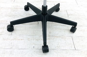 オカムラ ポータムチェア 未使用中古品 中古 2023年製 スタンダードバック 可動肘 中古オフィス家具 ダークグリーンの画像