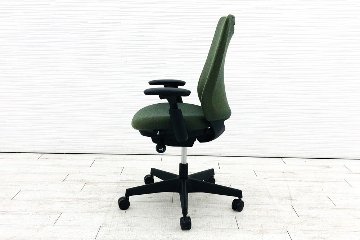 オカムラ ポータムチェア 未使用中古品 中古 2023年製 スタンダードバック 可動肘 中古オフィス家具 ダークグリーンの画像