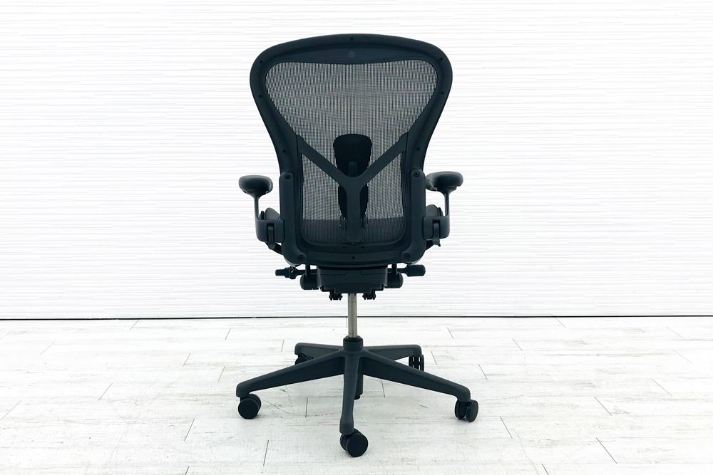 【未開封未使用品】 ハーマンミラー アーロンチェア リマスタード Cサイズ フル装備 Aeron Chairs Remastered 中古 Herman Miller 中古オフィス家具 グラファイトの画像