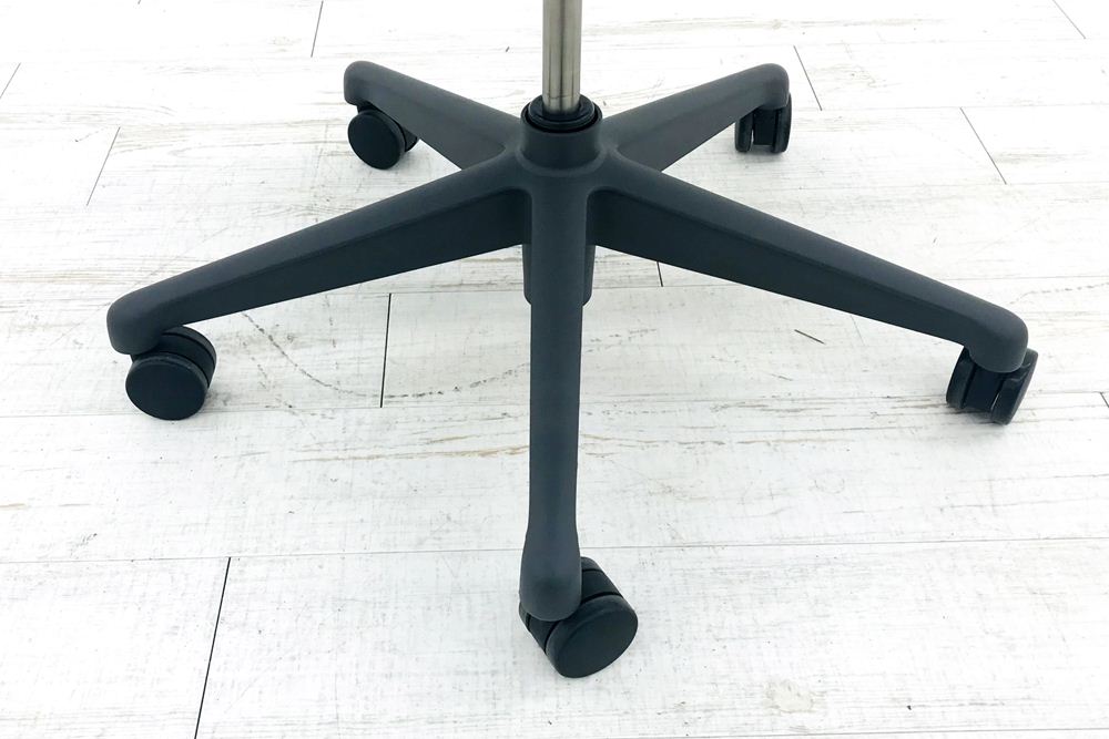【未開封未使用品】 ハーマンミラー アーロンチェア リマスタード Cサイズ フル装備 Aeron Chairs Remastered 中古 Herman Miller 中古オフィス家具 グラファイトの画像