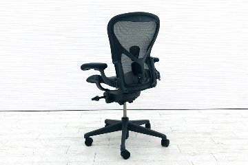 【未開封未使用品】 ハーマンミラー アーロンチェア リマスタード Cサイズ フル装備 Aeron Chairs Remastered 中古 Herman Miller 中古オフィス家具 グラファイトの画像