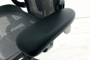 【未開封未使用品】 ハーマンミラー アーロンチェア リマスタード Cサイズ フル装備 Aeron Chairs Remastered 中古 Herman Miller 中古オフィス家具 グラファイトの画像