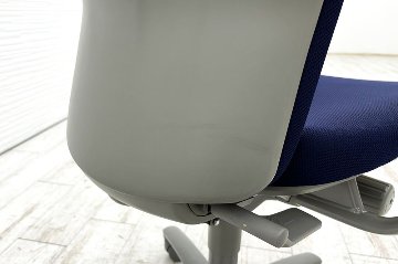 オカムラ カロッツァチェア 中古 グレーシェル ハンガー付 クッション ハイバック 可動肘 ブルー 中古オフィス家具 CK96GR-FS19画像