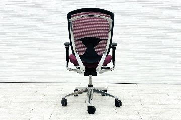 コンテッサチェア Contessa オカムラ 中古 コンテッサ 座面クッション ポリッシュフレーム 可動肘 中古オフィス家具 高機能チェア パープルの画像
