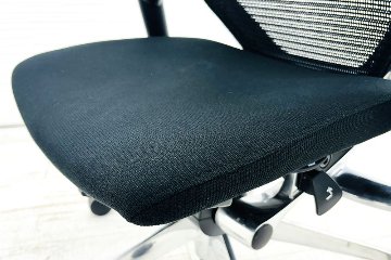 バロンチェア Baron オカムラ 2017年製 エクストラハイバック 座面クッション 可動肘 中古オフィス家具 可動ヘッドレスト ブラックの画像