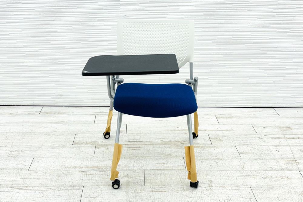 プロスタックチェア オカムラ 中古 2021年製 未使用品 ミーティングチェア ネスティングチェア 会議椅子 中古オフィス家具 テーブル付 ミディアムブルーの画像