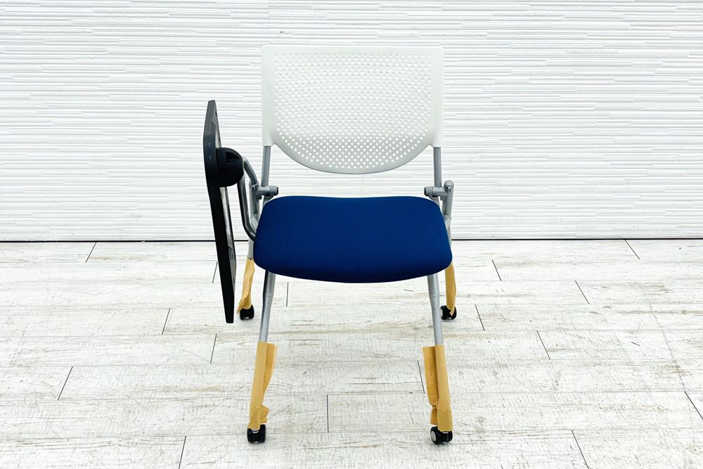 プロスタックチェア オカムラ 中古 2021年製 未使用品 ミーティングチェア ネスティングチェア 会議椅子 中古オフィス家具 テーブル付 ミディアムブルーの画像