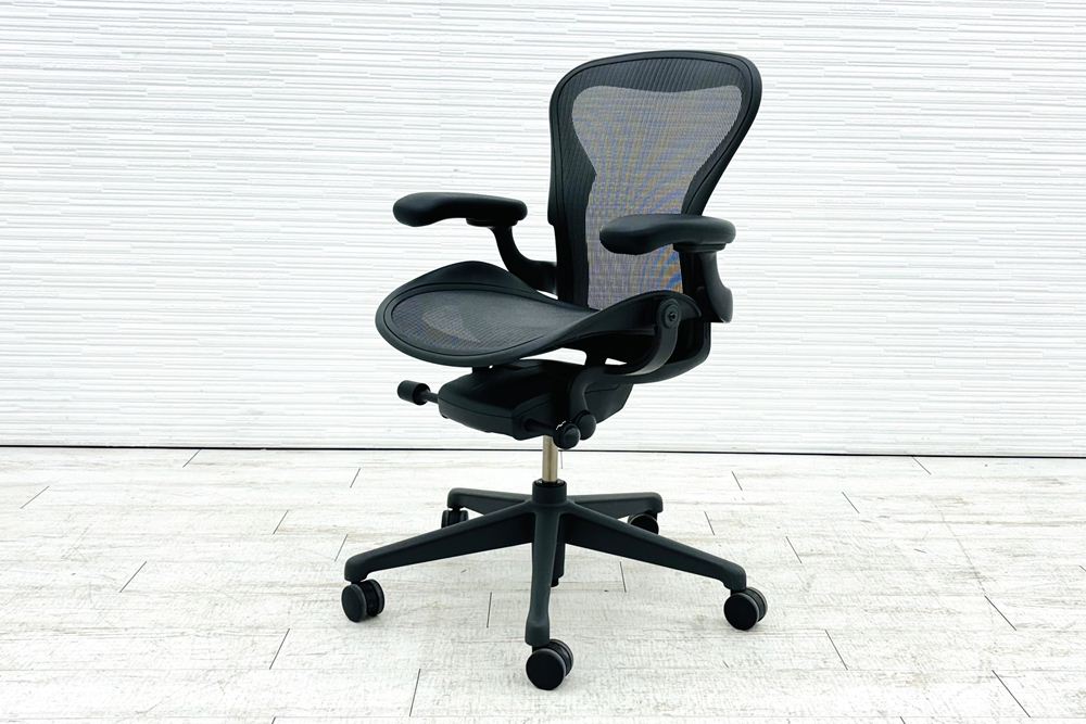 アーロンチェア リマスタード Aサイズ ライトシリーズ ハーマンミラー 中古 2018年製 Herman Miller Aeron Chairs 中古オフィス家具 グラファイトの画像