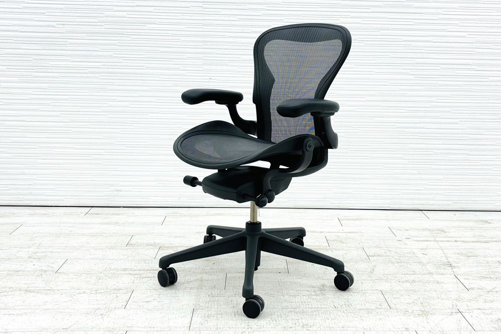 アーロンチェア リマスタード Aサイズ ライトシリーズ ハーマンミラー 中古 2018年製 Herman Miller Aeron Chairs 中古オフィス家具 グラファイト画像