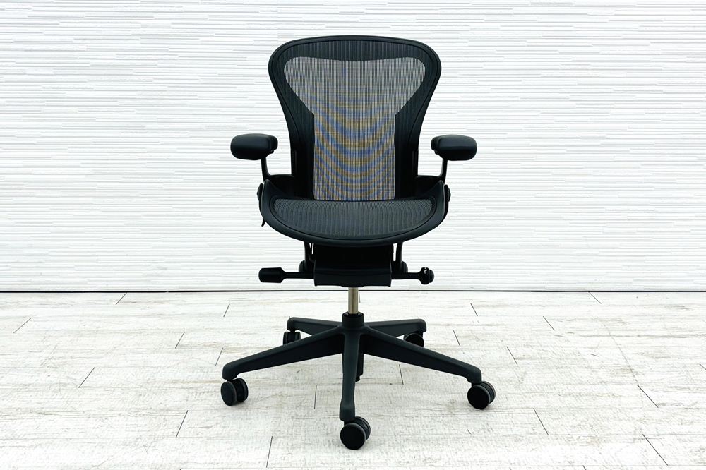 アーロンチェア リマスタード Aサイズ ライトシリーズ ハーマンミラー 中古 2018年製 Herman Miller Aeron Chairs 中古オフィス家具 グラファイト画像