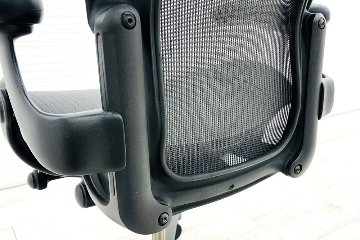 アーロンチェア リマスタード Aサイズ ライトシリーズ ハーマンミラー 中古 2018年製 Herman Miller Aeron Chairs 中古オフィス家具 グラファイト画像