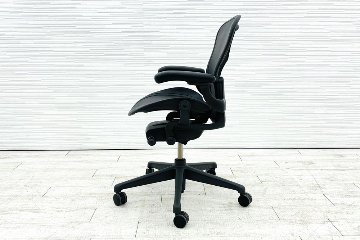 アーロンチェア リマスタード Aサイズ ライトシリーズ ハーマンミラー 中古 2018年製 Herman Miller Aeron Chairs 中古オフィス家具 グラファイト画像