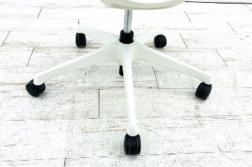 シルフィーチェア 中古 オカムラ ローバック Sylphy 可動肘 メッシュ 中古オフィス家具 オレンジの画像