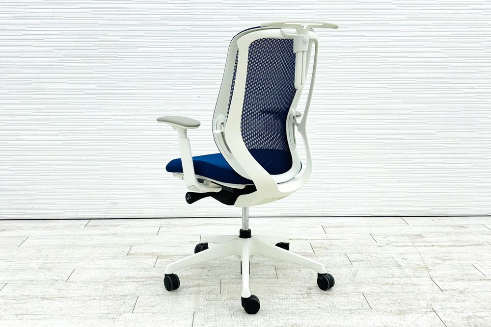 オカムラ シルフィーチェア 中古 2017年製 ハイバック 可動肘 Sylphy 中古オフィス家具 C686XW-FMP3 ミディアムブルーの画像