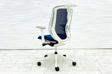 オカムラ シルフィーチェア 中古 2017年製 ハイバック 可動肘 Sylphy 中古オフィス家具 C686XW-FMP3 ミディアムブルーの画像