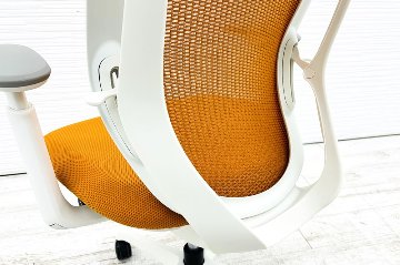 オカムラ シルフィーチェア 中古 2017年製 ハイバック 可動肘 Sylphy 中古オフィス家具 C686XW オレンジ画像